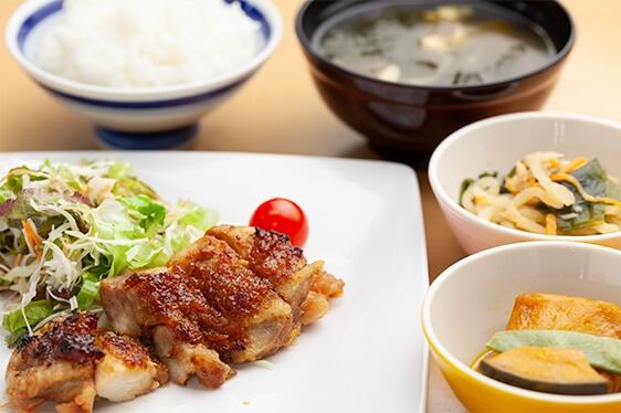 栄養バランスの考えられた食事